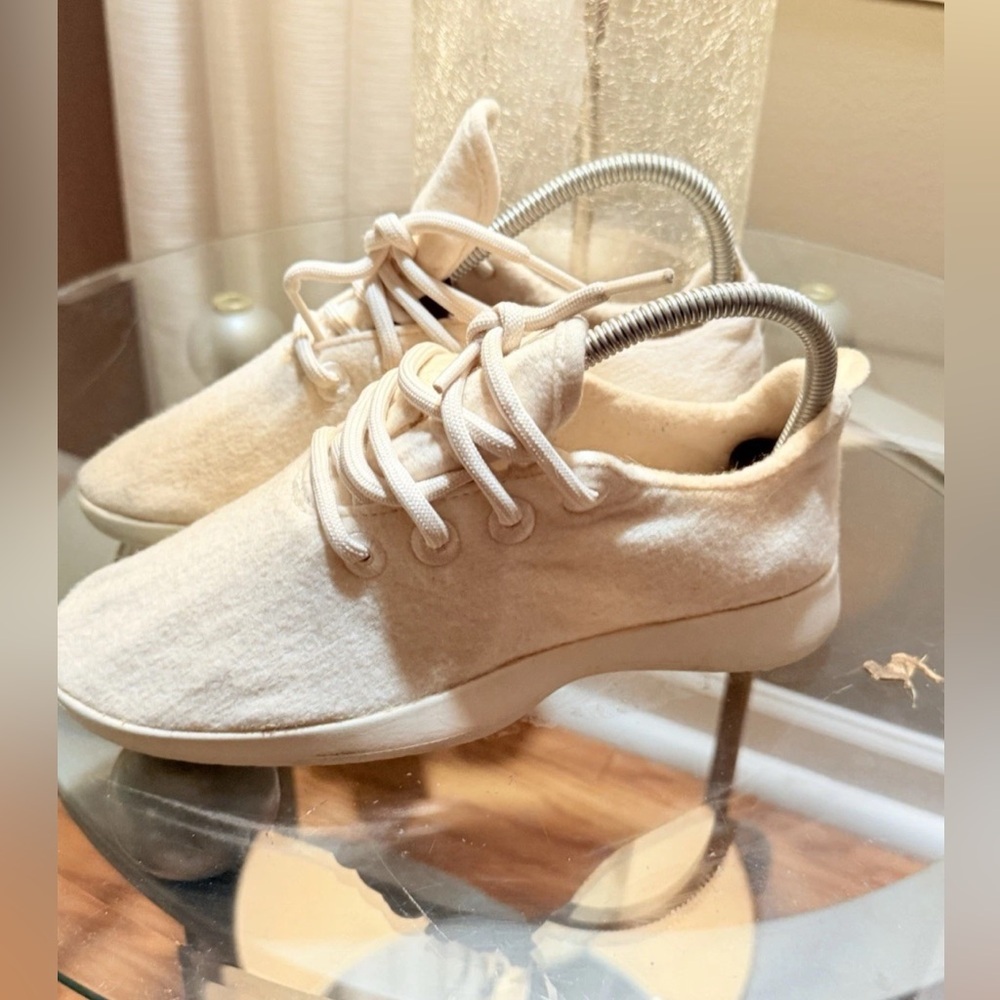 Allbirds Wool Runners, White, Size W7, Lace ups, pre owned